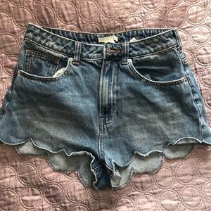 Scallop hem shorts